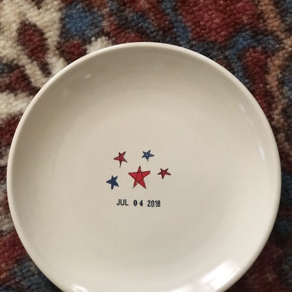 Rae Dunn 2018 4th of July Collection plates. - Picture 6 of 6